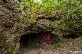 Vstup do štoly č. 1 připomíná přírodní jeskyni (2021)