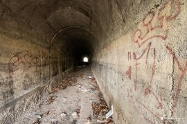 Zapomenutý tunel pod náspem železniční vlečky (2024)