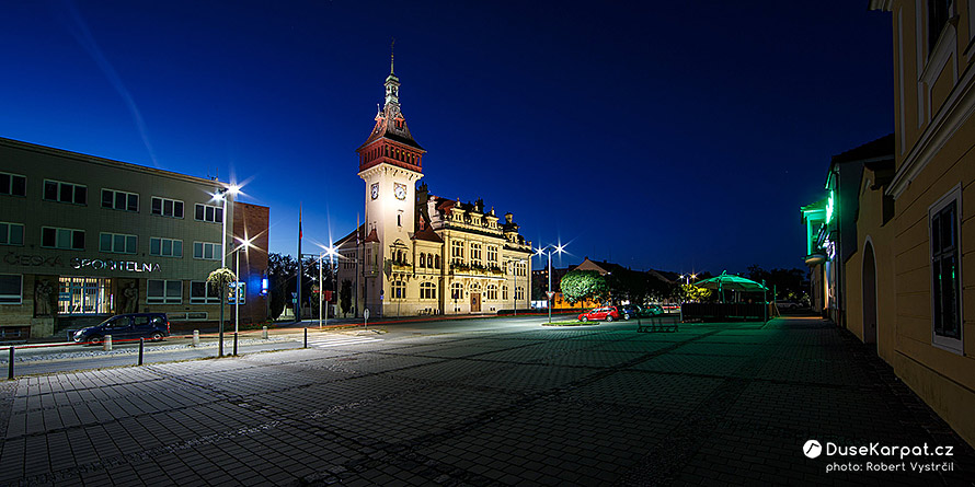 Centrum Napajedel s dominantní radnicí