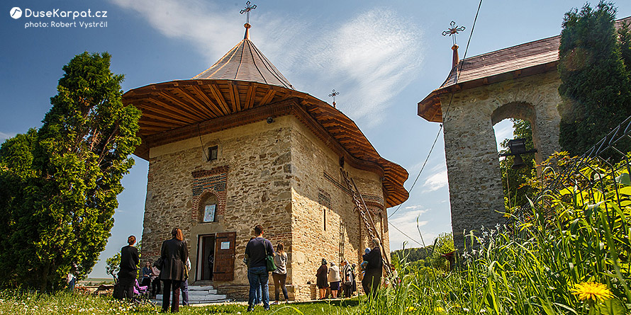 Siret - kamenný kostel Svaté trojice