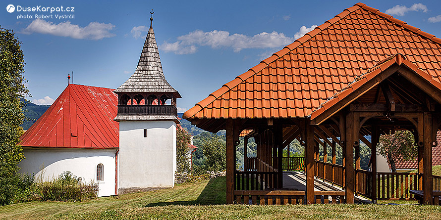 Evangelický kostelík, zvonice a kuželkárna v Drienčanech
