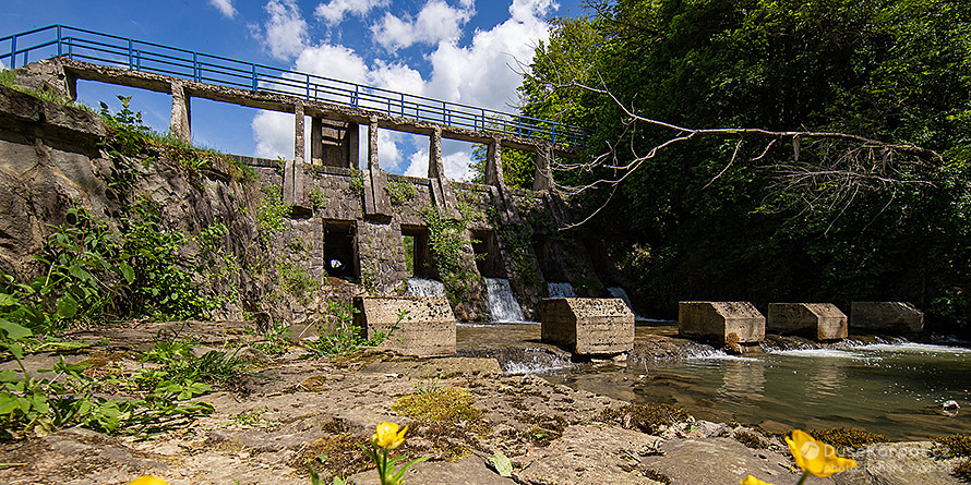 Broken Dam Zbojné