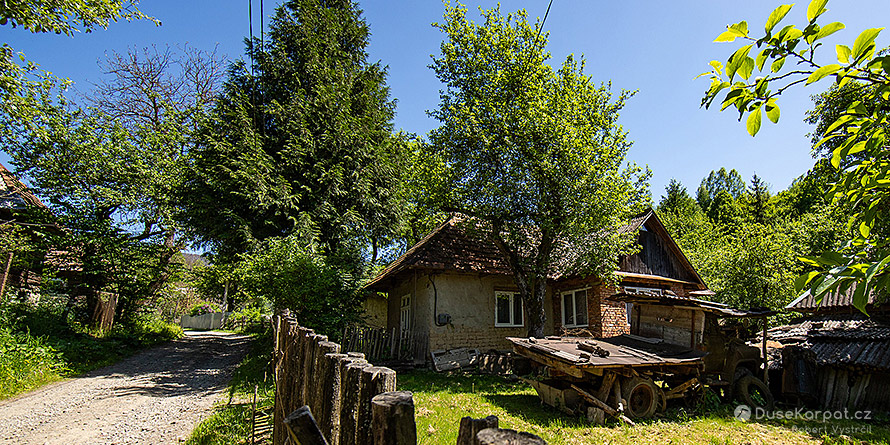 Horská vesnička Bukivcovo v masivu Poloniny Runy