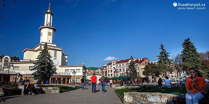 Ivano-Frankivsk - radnice a centrální náměstí Rynok