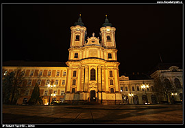 Eger - hlavní náměstí Dobó István tér v noci