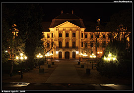 Eger - lyceum, noční pohled od baziliky