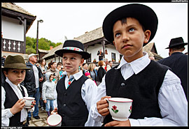 Velikonoce v Hollókő (Hollókői húsvét)