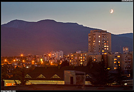 Alušta (Алушта) a večerní Krymské hory