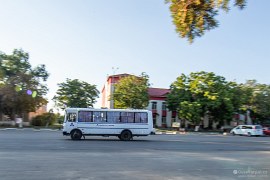 Autobus na hlavní třídě Vladimira Lenina (2024)