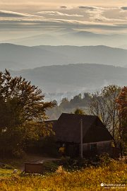 Horská osada Pekale ve vrcholové části Beskidu Makowského (2016)