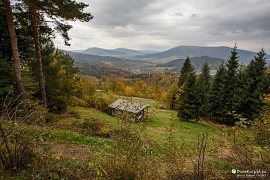 Výhled z úbočí Lubomiru na horu Lubogoszcz (vpravo) (2016)