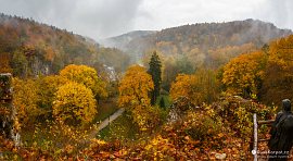 Ojcowský národní park - podzimní deštivý výhled z hradu Ojców (2016)