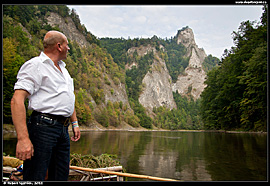 Splav Dunajce na pltích, pohled na horu Sokolica