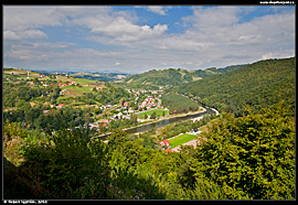 Pohled ze zříceniny rytro do údolí Popradu