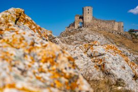 Pevnost Enisala v poutavé skalnaté scenérii (2023)
