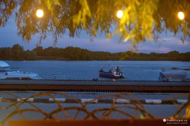 V létě je však příjemnější sedět na zahrádce s přímým výhledem na Dunaj (2023)