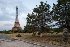 Věž bohužel není přístupná, ale rozhled z ní musel být parádní (2024)