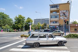 Klasická Dacia v centru Tulče (2024)