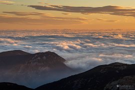 Nádherná hora Ohnište nad mořem mraků (2024)