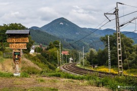 Výrazná hora Ostré nad obcí Svošov (2022)