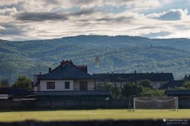 Fotbalové hřiště a hřbet Nastaz (2024)