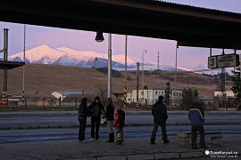 Vrcholky Západních Tater z autobusového nádraží v Litpvoském Mikuláši