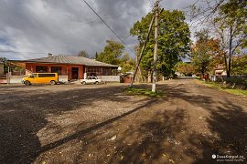 Centrum života Ričky s obchůdkem a hospodou, křižovatka na Potik (2018)