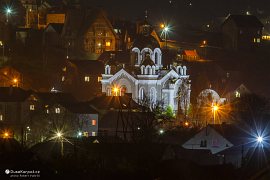 Pravoslavný kostel sv. Petra a Pavla (церква святих апостолів Петра і Павла) v noci (2017)