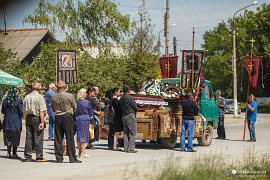 Pohřeb v obci Skala Podilska (Скала-Подільська) (2018)