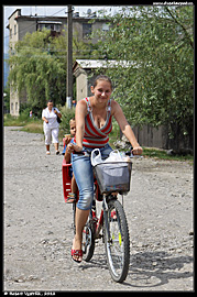 Solotvyno - žena na kole.